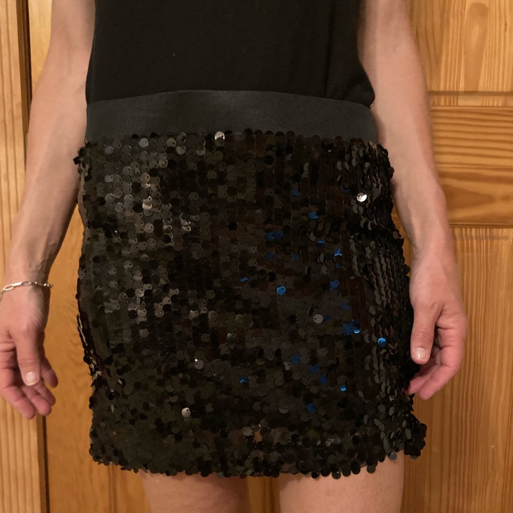Sequin Mini Skirt 🖤